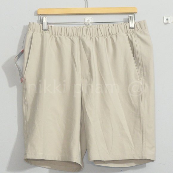NWT Greg Norman Men’s Pull-On Short in TAN - Picture 2 of 5